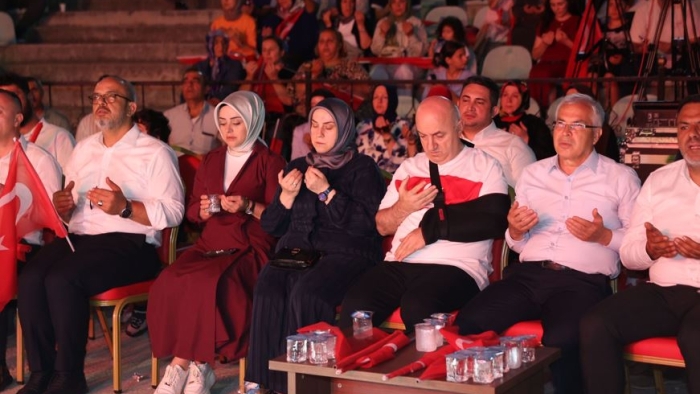 DARICA’DA BİRLİK YÜRÜYÜŞÜ VE ANMA TÖRENİ DÜZENLENDİ